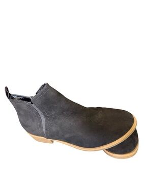 Women’s Black Suede Chelsea Ankle Boots with Tan Sole Size 8.5
